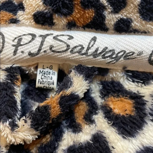 PJ SALVAGE Holiday Dreams Leopard Print Robe size Large